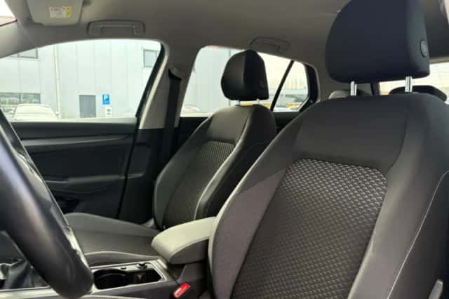 Volkswagen Golf (2022) thumbnail 10