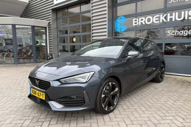 CUPRA Leon (2024) thumbnail 2