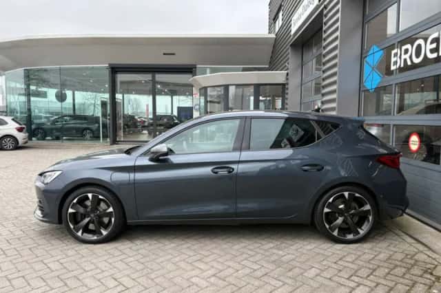 CUPRA Leon (2024) thumbnail 4