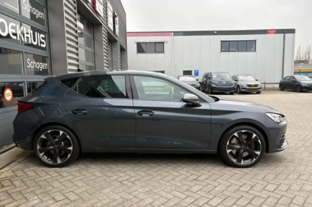 CUPRA Leon (2024) thumbnail 5