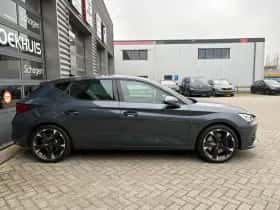 CUPRA Leon (2024) thumbnail 5
