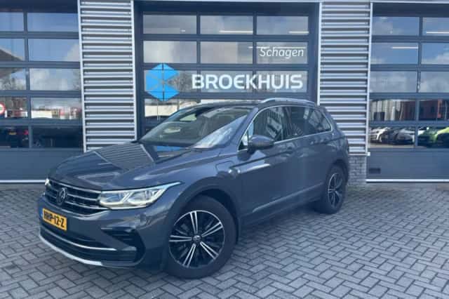 Volkswagen Tiguan (2022) thumbnail 1