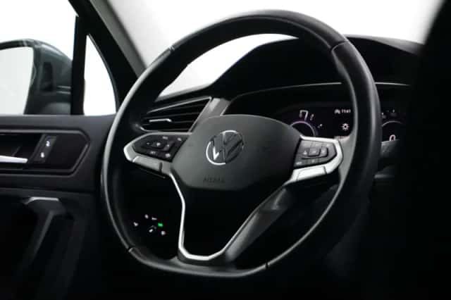 Volkswagen Tiguan (2022) thumbnail 11