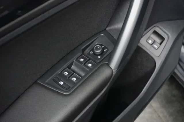 Volkswagen Tiguan (2022) thumbnail 23