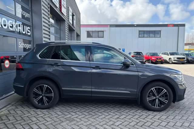 Volkswagen Tiguan (2022) thumbnail 5