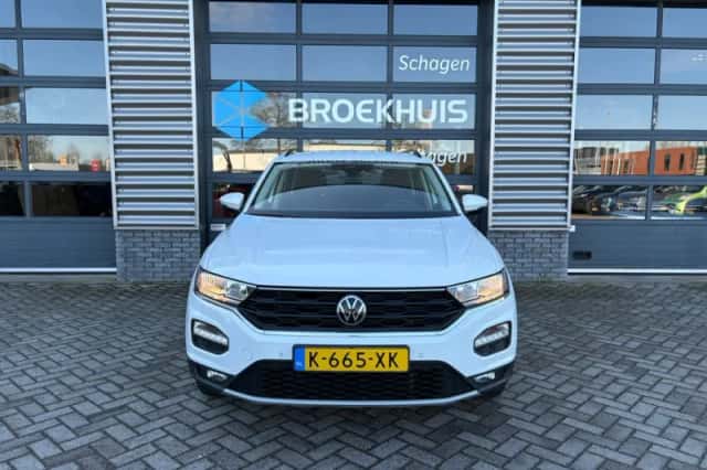 Volkswagen T-Roc (2021) thumbnail 3