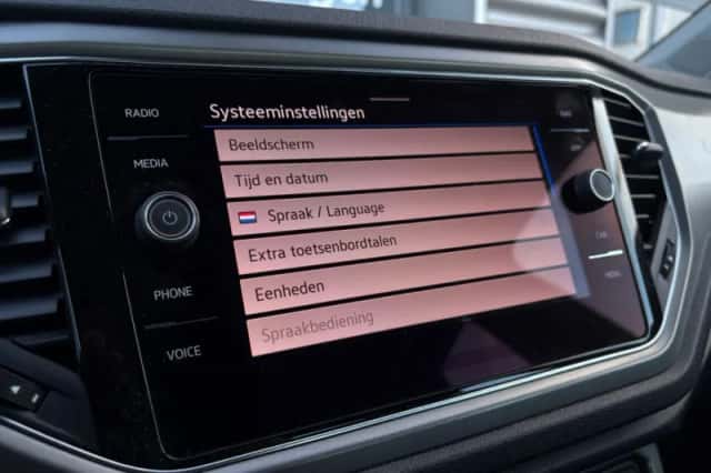 Volkswagen T-Roc (2021) thumbnail 24