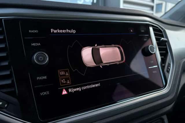 Volkswagen T-Roc (2021) thumbnail 33