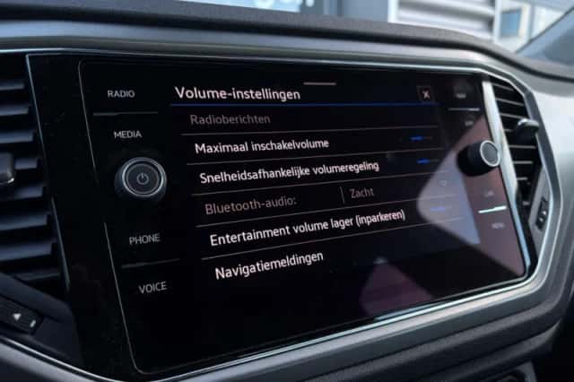 Volkswagen T-Roc (2021) thumbnail 36