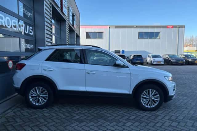 Volkswagen T-Roc (2021) thumbnail 5