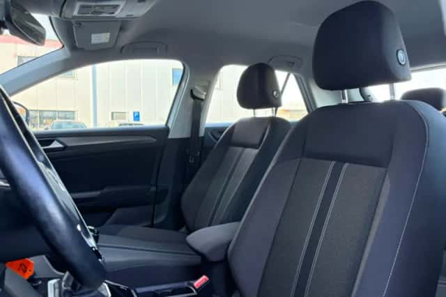 Volkswagen T-Roc (2021) thumbnail 10