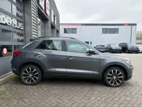 Volkswagen T-Roc (2018) thumbnail 5