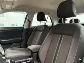 Volkswagen T-Roc (2018) thumbnail 10