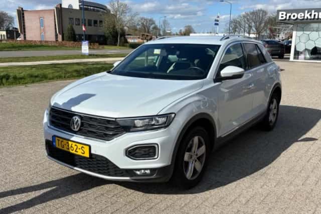 Volkswagen T-Roc (2018) thumbnail 1