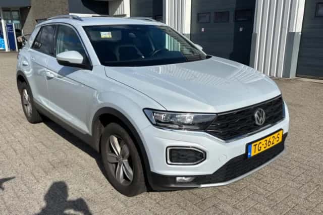 Volkswagen T-Roc (2018) thumbnail 2