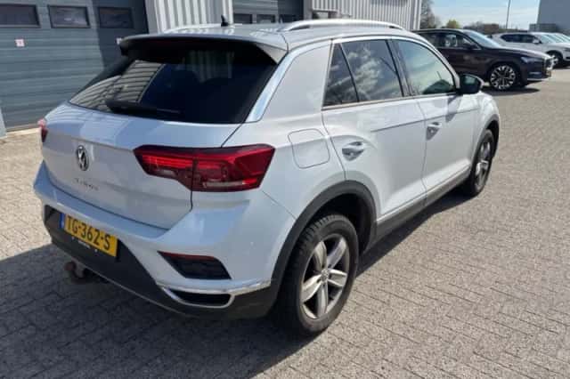 Volkswagen T-Roc (2018) thumbnail 3