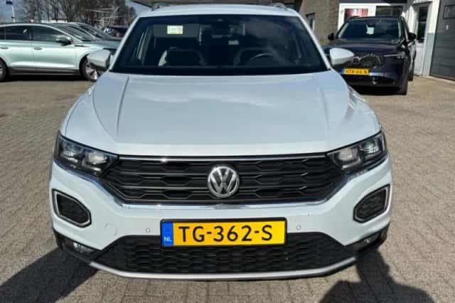 Volkswagen T-Roc (2018) thumbnail 4