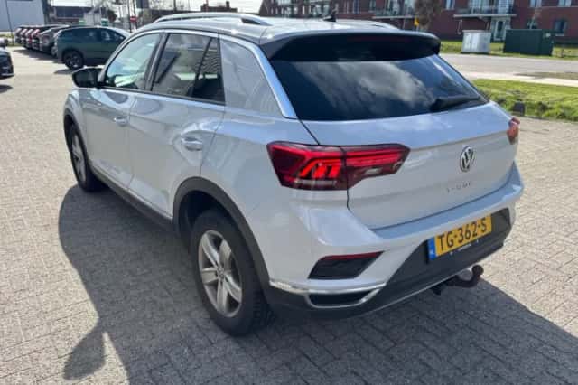 Volkswagen T-Roc (2018) thumbnail 5