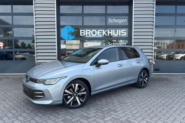 Volkswagen Golf (2026) thumbnail 1