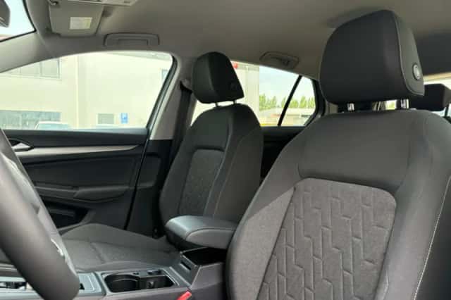 Volkswagen Golf (2026) thumbnail 9