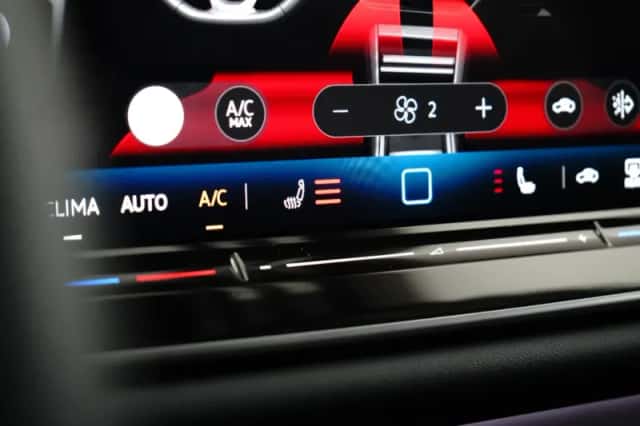 Volkswagen Tiguan (2025) thumbnail 12