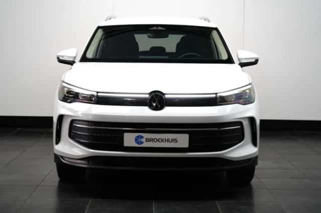 Volkswagen Tiguan (2025) thumbnail 3