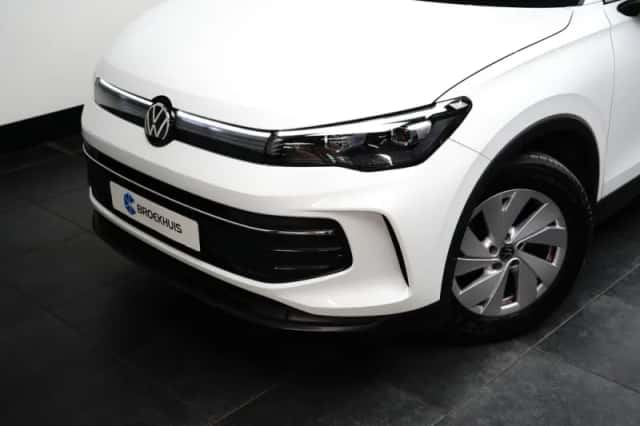 Volkswagen Tiguan (2025) thumbnail 4