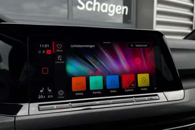 Volkswagen Golf (2021) thumbnail 32