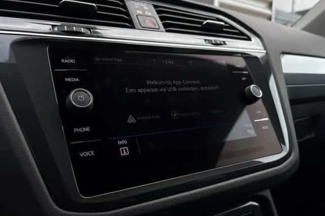 Volkswagen Tiguan (2022) thumbnail 28