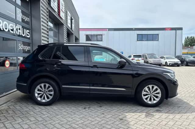 Volkswagen Tiguan (2022) thumbnail 5