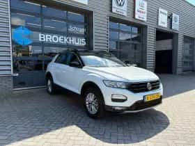 Volkswagen T-Roc (2021) thumbnail 2