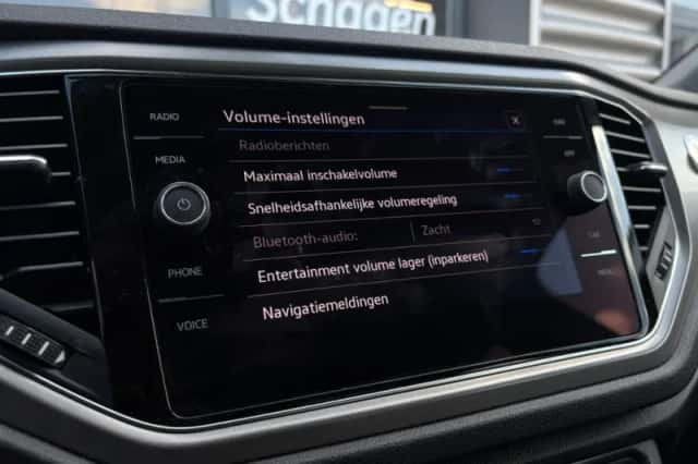 Volkswagen T-Roc (2021) thumbnail 15