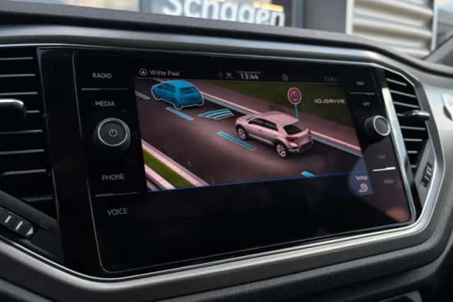 Volkswagen T-Roc (2021) thumbnail 18