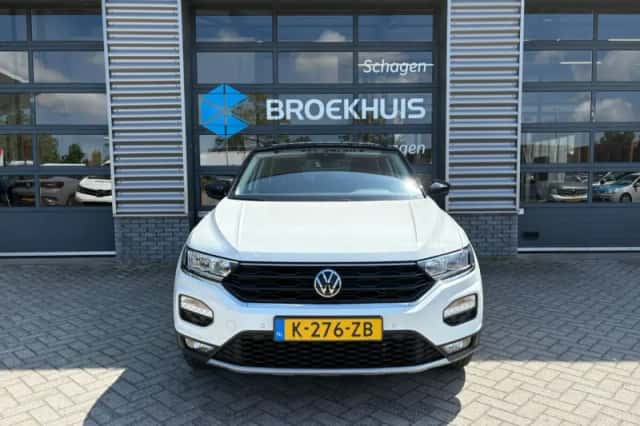 Volkswagen T-Roc (2021) thumbnail 3