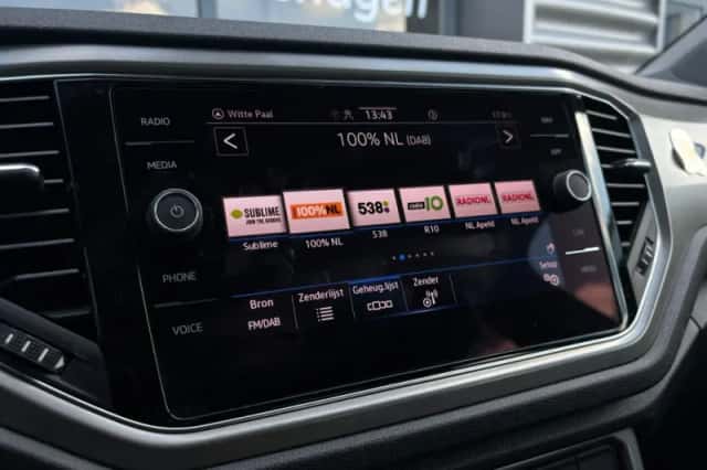 Volkswagen T-Roc (2021) thumbnail 23