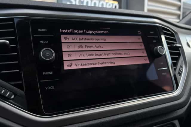 Volkswagen T-Roc (2021) thumbnail 34