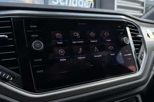 Volkswagen T-Roc (2021) thumbnail 35