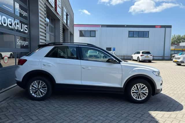 Volkswagen T-Roc (2021) thumbnail 5