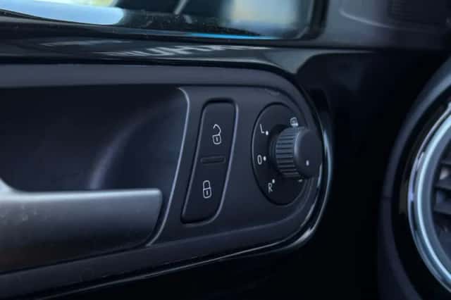 Volkswagen Beetle (2014) thumbnail 20