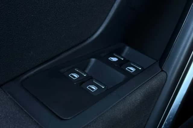 Volkswagen Beetle (2014) thumbnail 23
