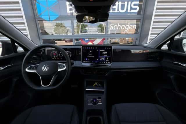 Volkswagen Tiguan (2025) thumbnail 11