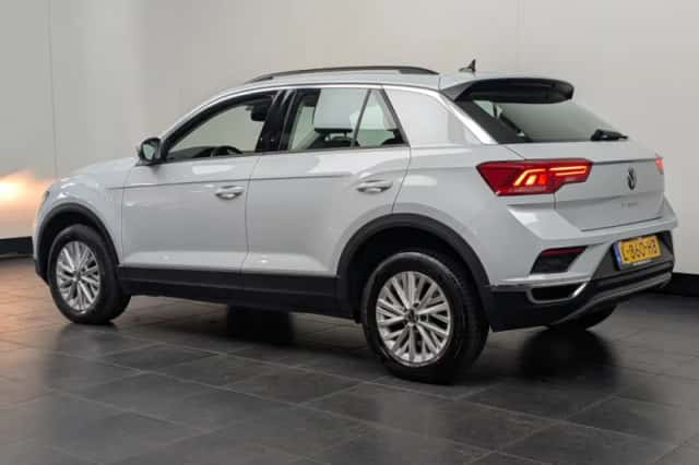 Volkswagen T-Roc (2021) thumbnail 2