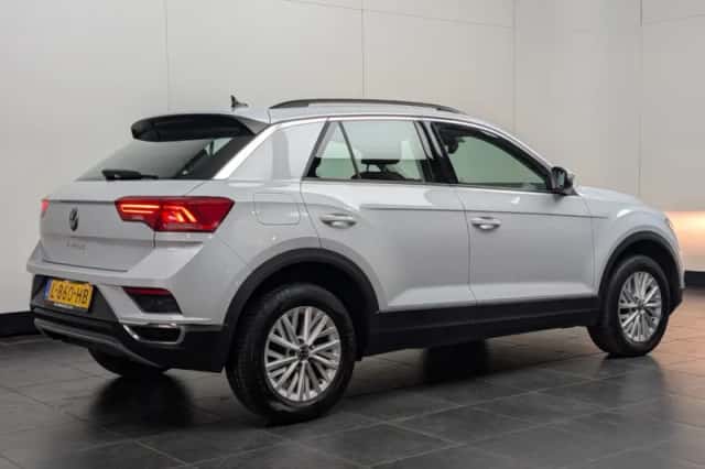 Volkswagen T-Roc (2021) thumbnail 3