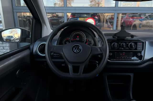 Volkswagen Up! (2019) thumbnail 12