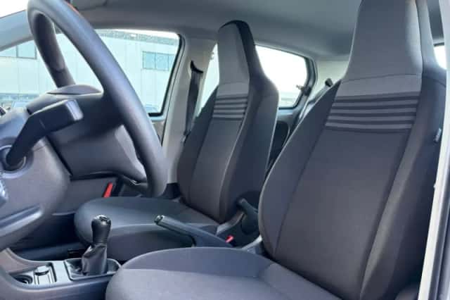 Volkswagen Up! (2019) thumbnail 10