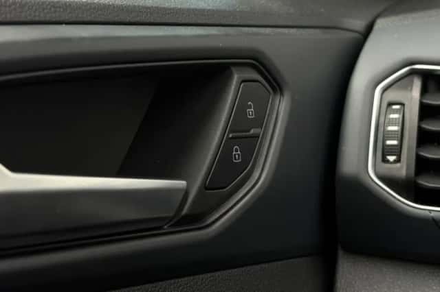 Volkswagen T-Cross (2019) thumbnail 33