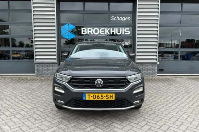 Volkswagen T-Roc (2020) thumbnail 3