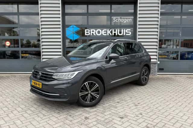 Volkswagen Tiguan (2022) thumbnail 1