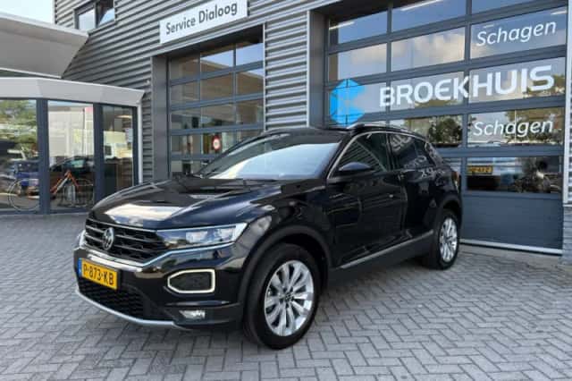 Volkswagen T-Roc (2022) thumbnail 2