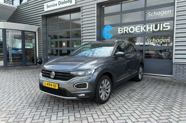 Volkswagen T-Roc (2021) thumbnail 2